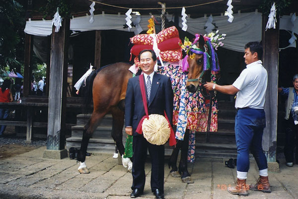 地元の東宮神社の例大祭にてご神馬と2ショット